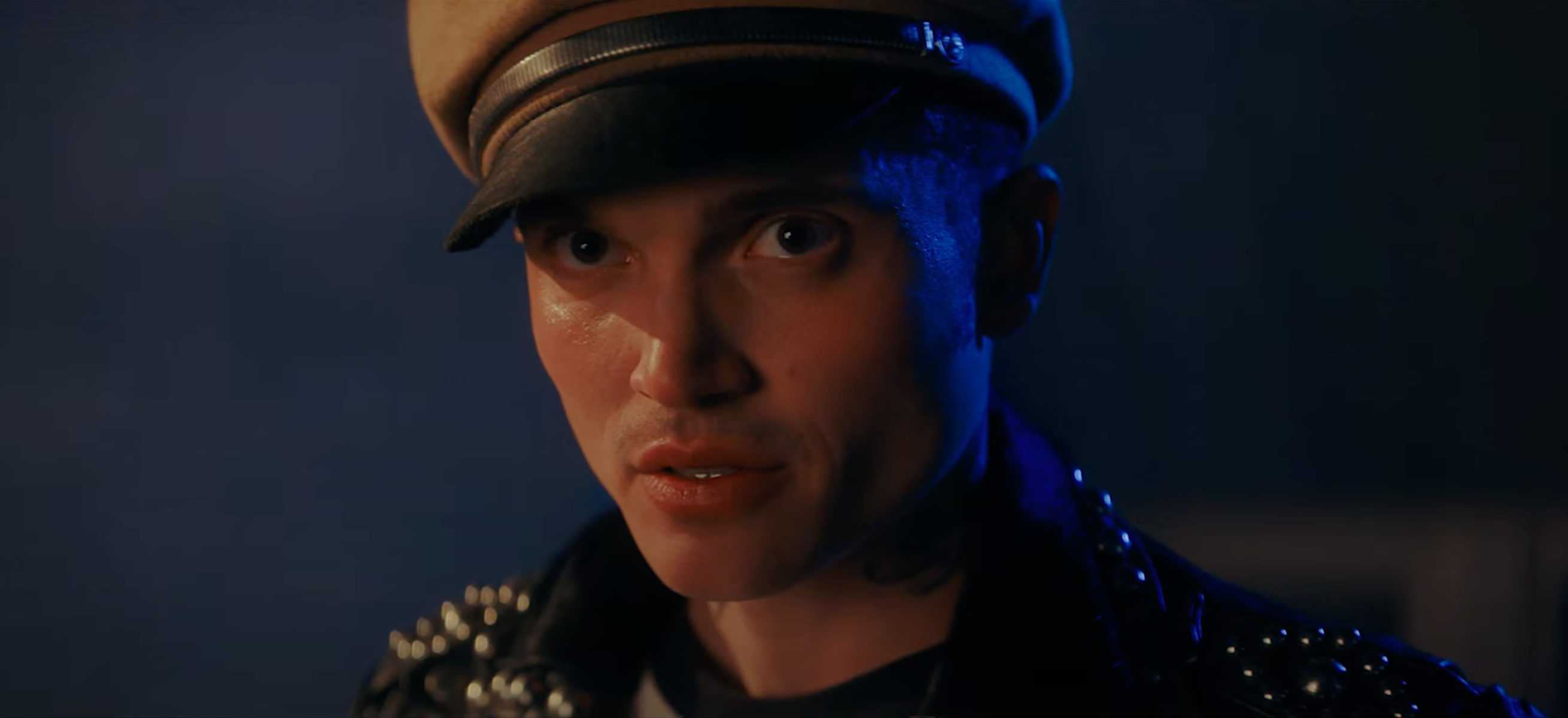Teddy (Karl Glusman) - Please Baby Please