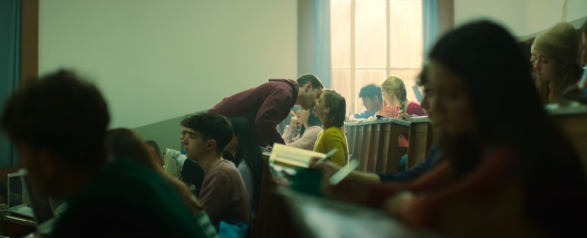 Clara Galle et Julio Peña - À travers ma fenêtre 2 ©Netflix