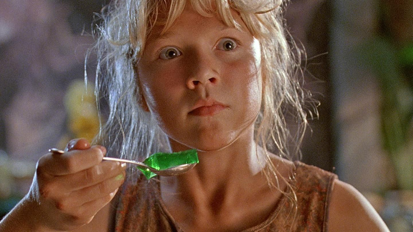 Jurassic Park a 30 ans : Ariana Richards (Lex) recrée une scène culte ...