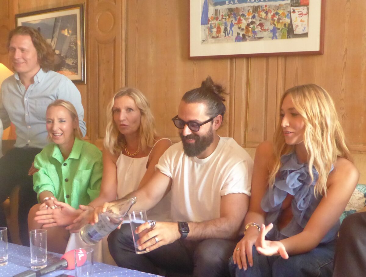 Rencontre de l'équipe de Killer Coaster : Thomas Mansuy, Audrey Lamy, Alexandra Lamy, Nikola Lange et Chloé Jouanet ©Sylvie-Noëlle pour CinéSérie