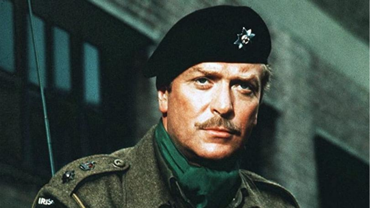 Lt. Col. J.O.E. Vandeleur (Michael Caine) - Un pont trop loin