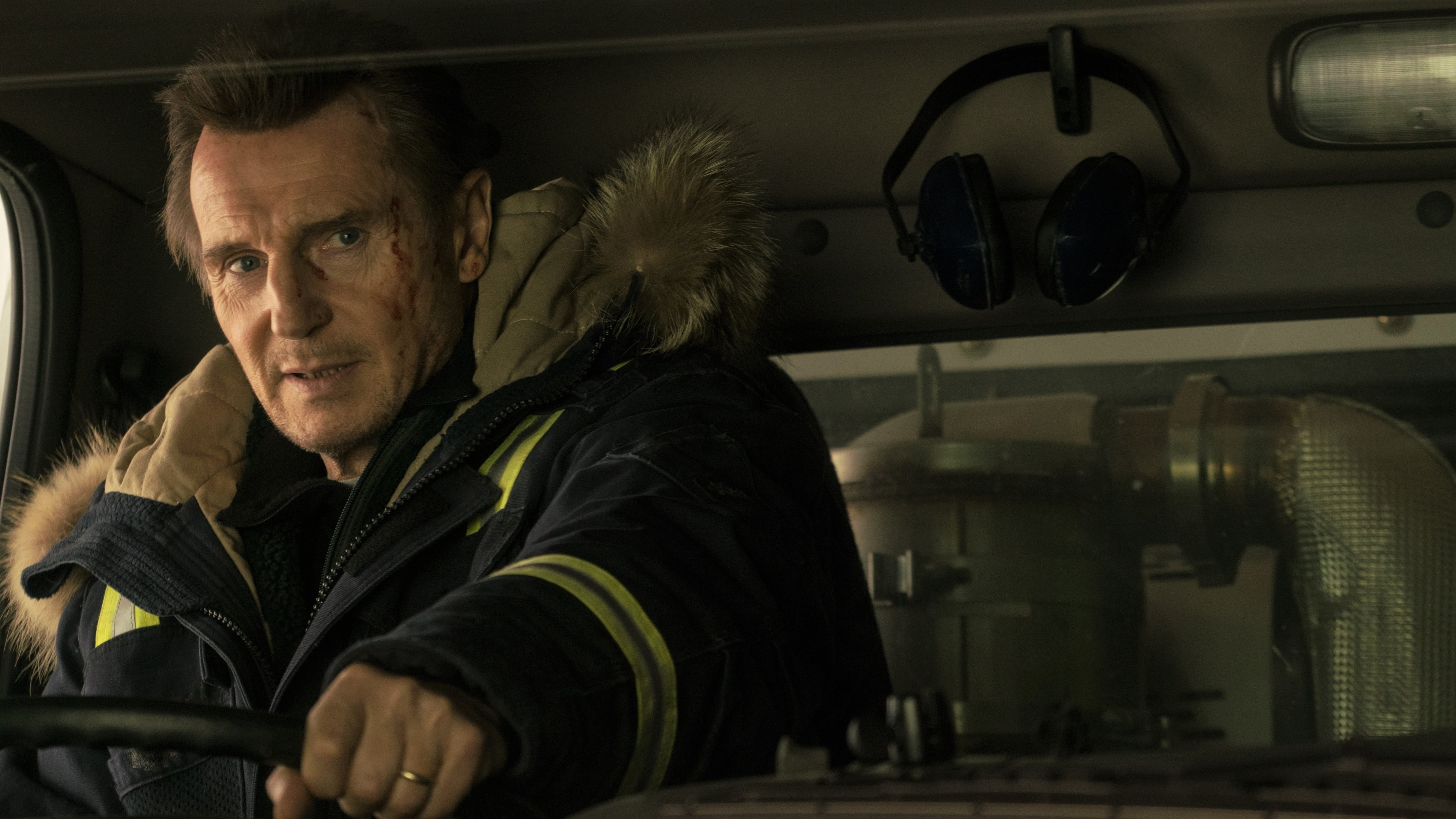 Nelson Coxman (Liam Neeson) - Sang Froid