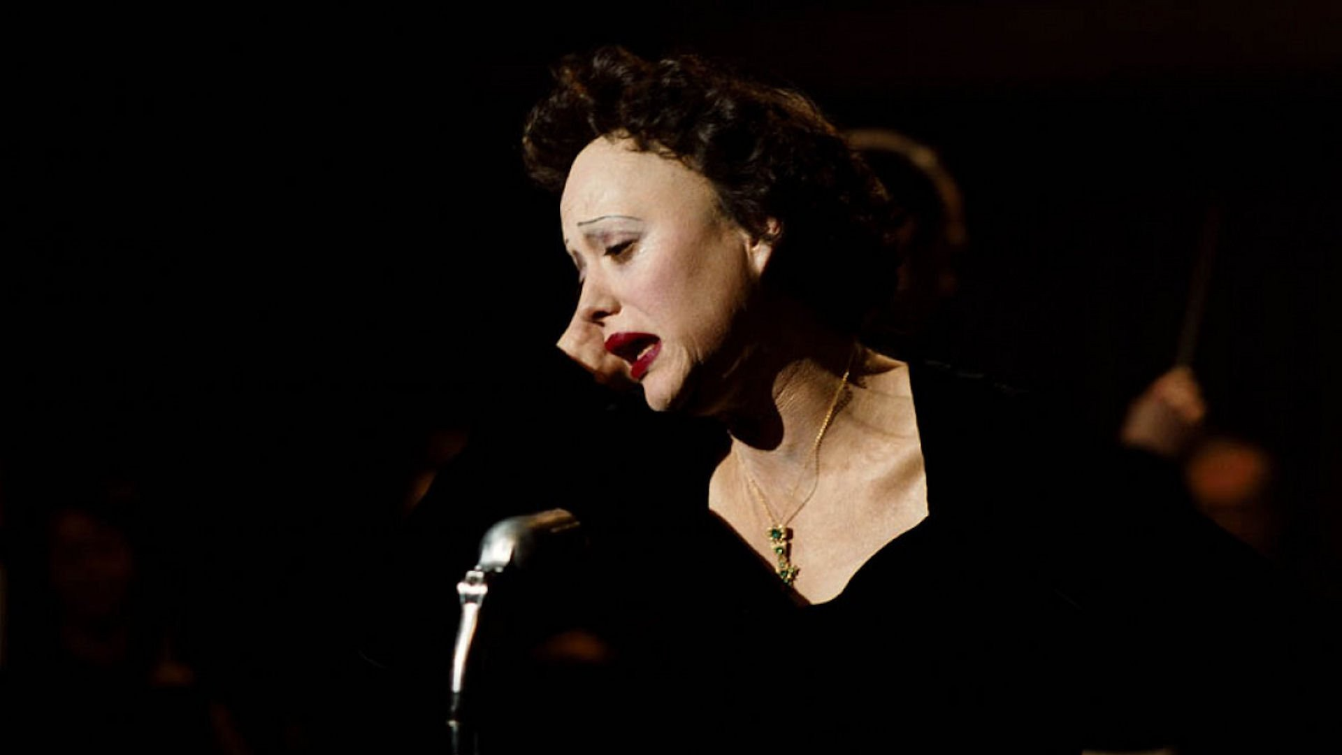 Edith Piaf (Marion Cotillard) - La Môme