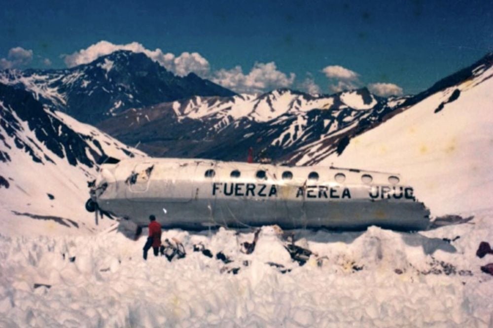 El avión y los supervivientes del accidente del 571 en los Andes en 1972