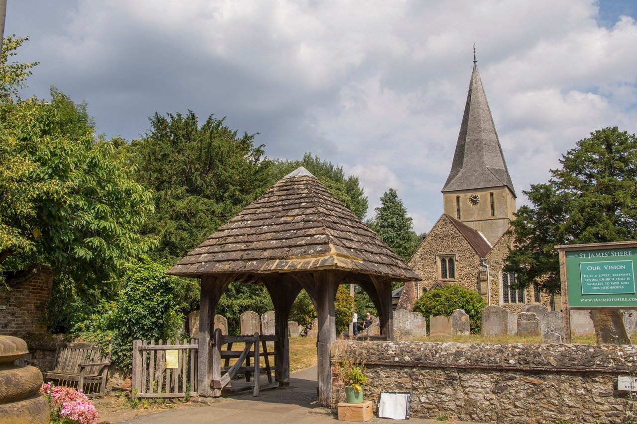 L'église St James à Shere en Angleterre, un des lieux de tournage de The Holiday
