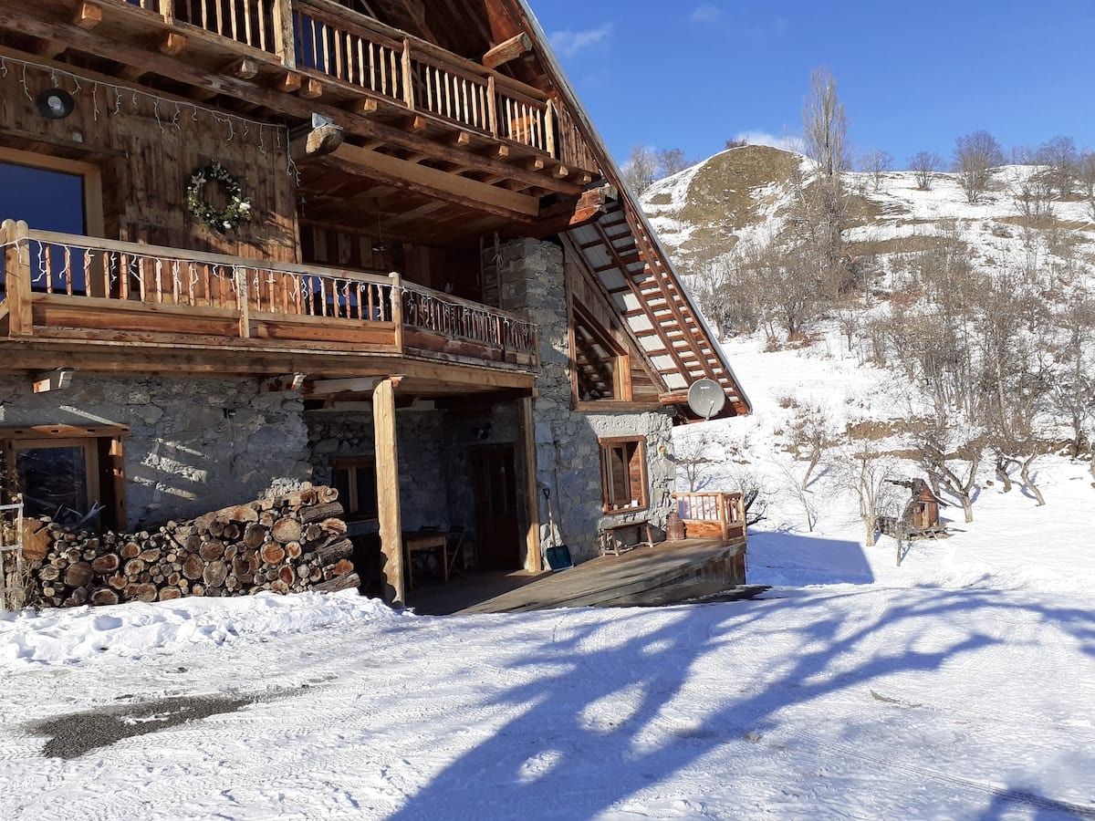 Chalet qui a servi de décor au film Anatomie d'une chute Chalet qui a servi de décor au film Anatomie d'une chute