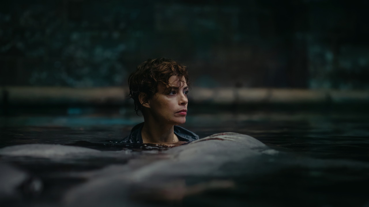 Sofia (Bérénice Bejo) - Sous la Seine
