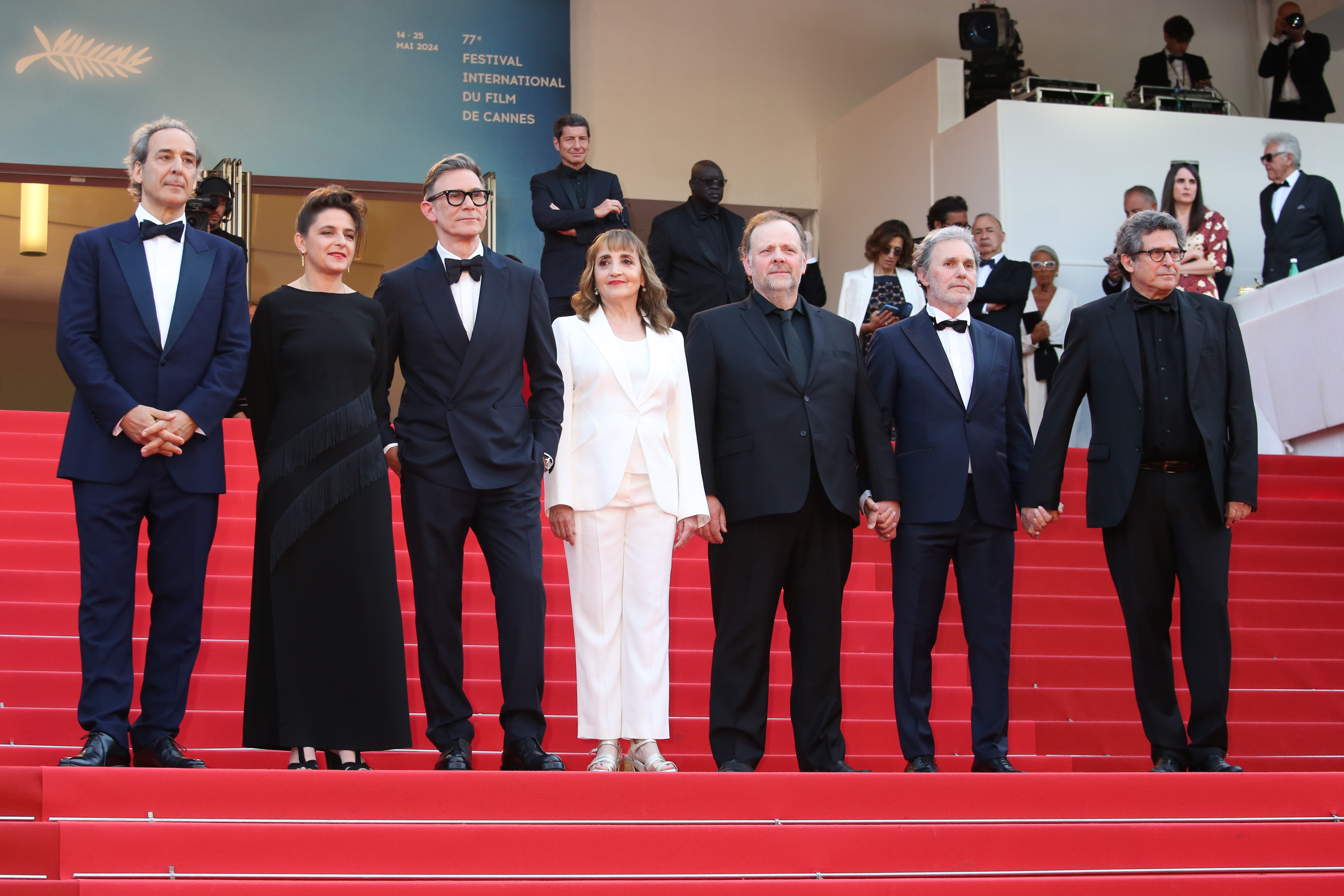 L'équipe de "La Plus précieuse des marchandises" sur les marches de Cannes 2024